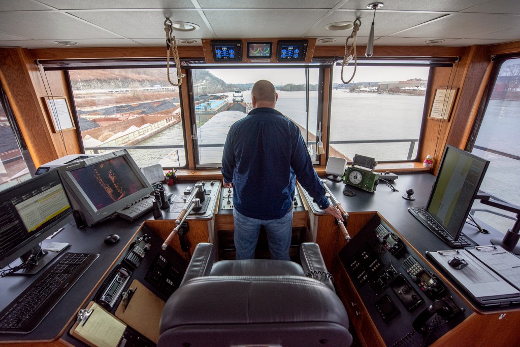 Pittsburgh tug boat captain navigating Pittsburgh river
