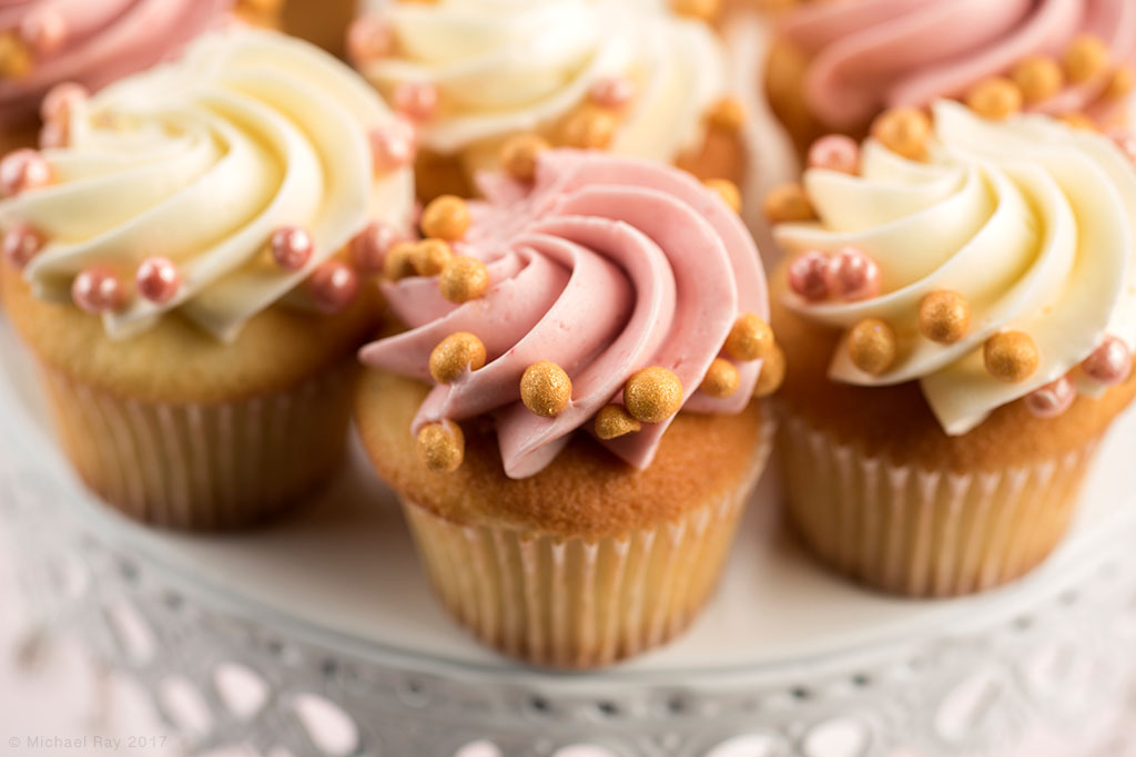 Caterting Photographer shoots cupcakes